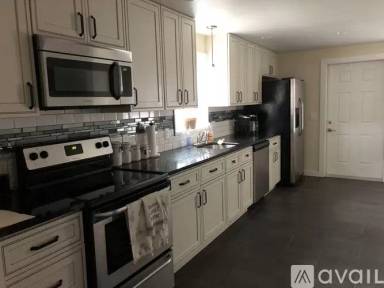 Main picture of 835 High St