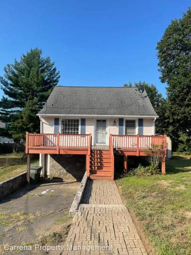 Main picture of 281 Oakwood St