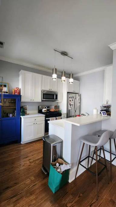 Main picture of 715 W Belmont Ave