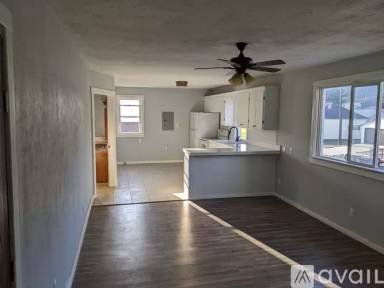 Main picture of 421 Oak St