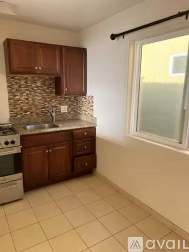 Main picture of 3379 Mission Blvd