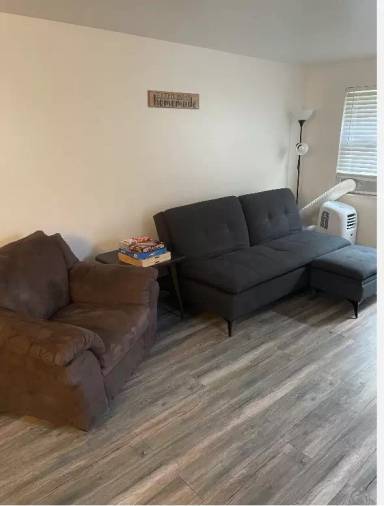 Main picture of 995 Holman Cir