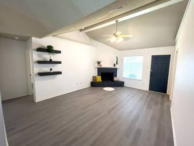Main picture of 2802 108th St