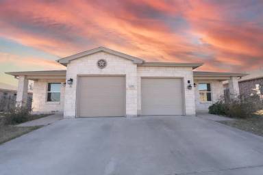 Main picture of 208 Lowes Blvd