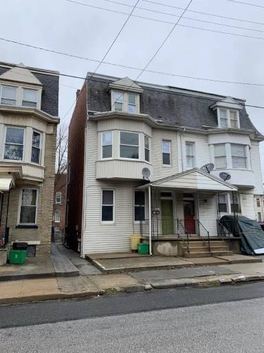 Main picture of 1121 W King St