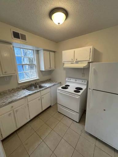 Main picture of 2208 1/2 Fairway Dr