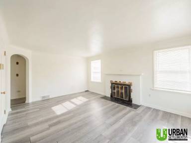 Main picture of 2427 W Walton Ave