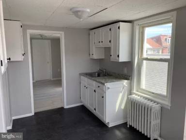 Main picture of 451 Lewis St