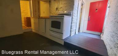 Main picture of 321 N Broadway St