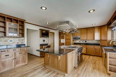 Main picture of 9151 Kenwood Ct