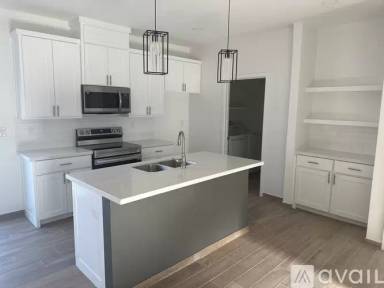 Main picture of 200 S Ridge Ln