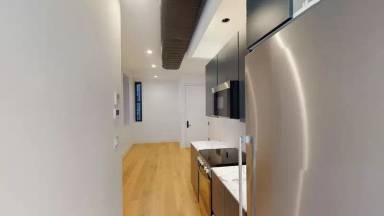Main picture of 77 E 3rd St