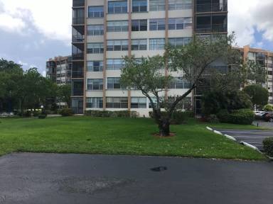 Main picture of 1100 Saint Charles Pl