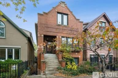 Main picture of 2232 W Dickens Ave
