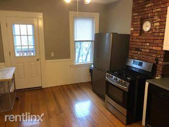 Main picture of 910 E Broadway