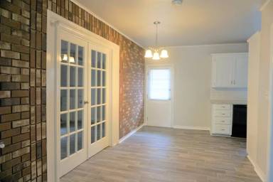 Main picture of 1131 E 36th Pl