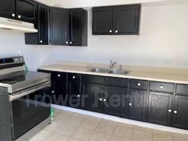 Main picture of 2107 W Washington Ave