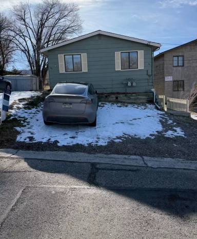 Main picture of 411 E 1st St