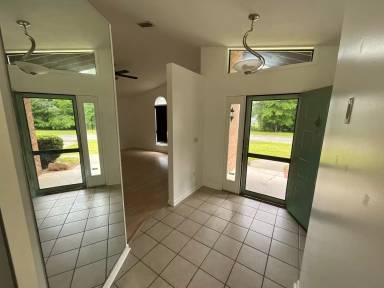 Main picture of 4050 Linwood Dr