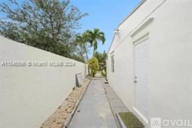 Main picture of 430 E 39th St