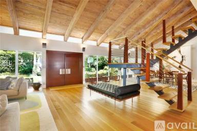Main picture of 5520 Oakwood Ln