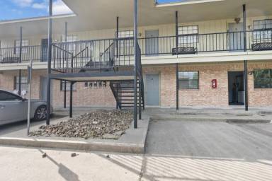 Main picture of 607 Wades Way
