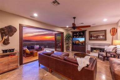 Main picture of 1647 Milan Way