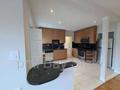 Main picture of 650 Metropolitan Ave