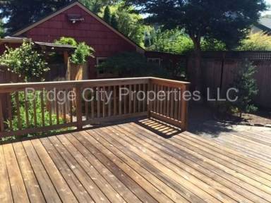 Main picture of 944 NE Hazelfern Pl