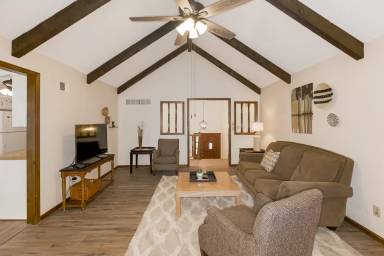 Main picture of 6430 Acuff St