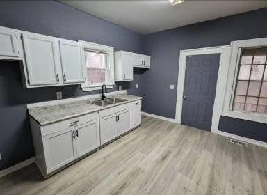 Main picture of 1365 E 89th St
