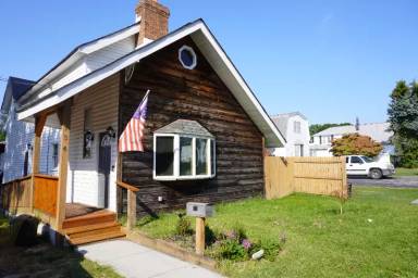 Main picture of 136 Riverside Rd