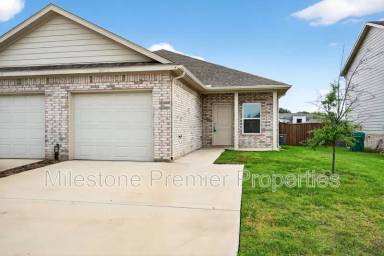 Main picture of 2813 Peony Dr