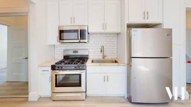 Main picture of 1030 W 23rd St