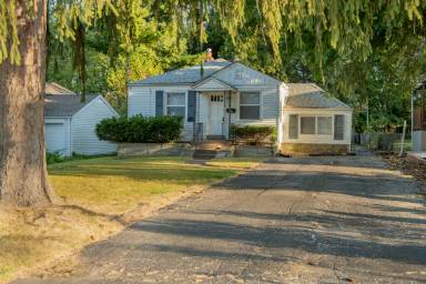 Main picture of 10431 Lackland Rd