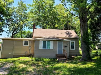 Main picture of 2312 S Scott Ave