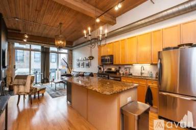 Main picture of 2333 W Saint Paul Ave