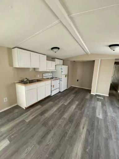 Main picture of 5030 Easy St