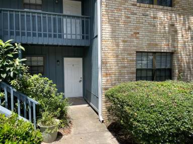 Main picture of 2134 Corinne St