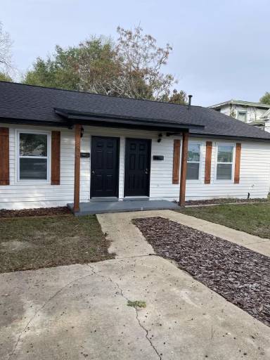 Main picture of 806 E Strong St
