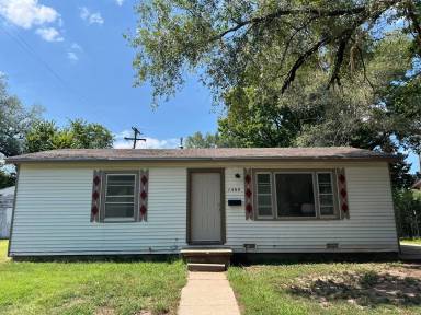 Main picture of 1404 Custer Rd
