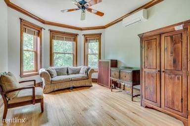 Main picture of 4248 N Winchester Ave