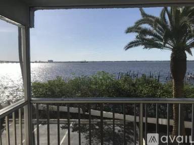 Main picture of 2885 Palm Beach Blvd