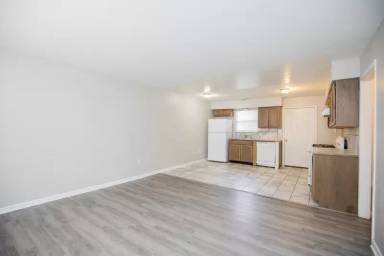 Main picture of 1321 S Washington Ave
