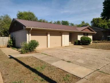 Main picture of 925 Crown Dr