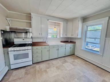 Main picture of 12 Forest St