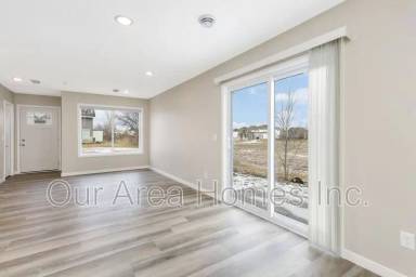 Main picture of 6052 Manchester Ave NE