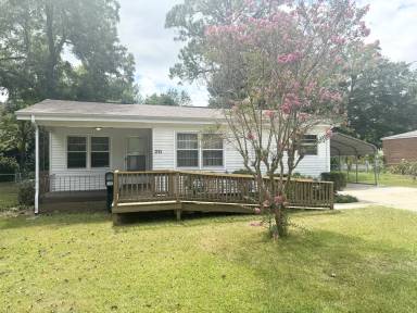 Main picture of 221 Shirley Dr