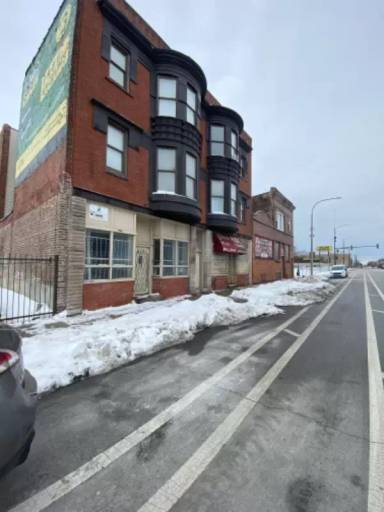 Main picture of 615 E Pershing Rd