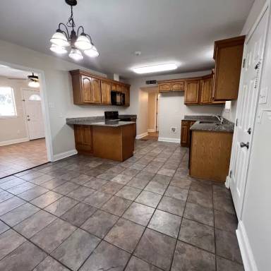 Main picture of 221 Gloria Dr